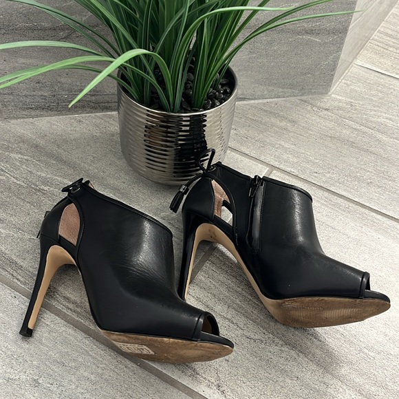 Michael Kors black leather heels - Picture 3 of 8